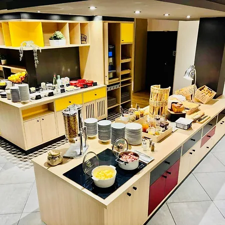 ホテル イビス バジェット クレルモンフェラン サントル モンフェラン