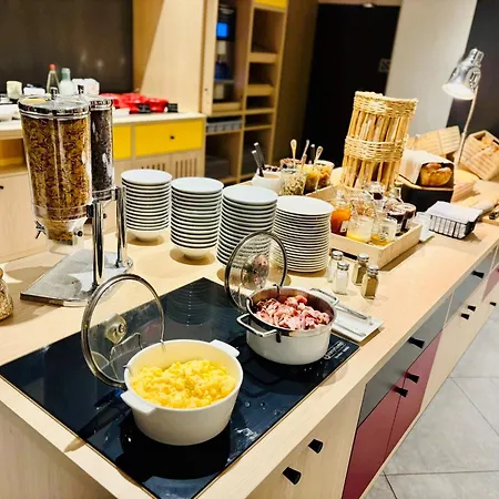 ホテル イビス バジェット クレルモンフェラン サントル モンフェラン