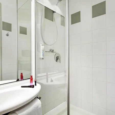 イビス バジェット クレルモンフェラン サントル モンフェラン クレルモン・フェラン