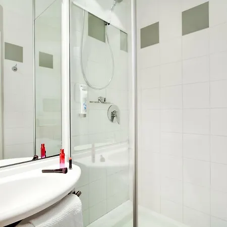 ホテル イビス バジェット クレルモンフェラン サントル モンフェラン クレルモン・フェラン